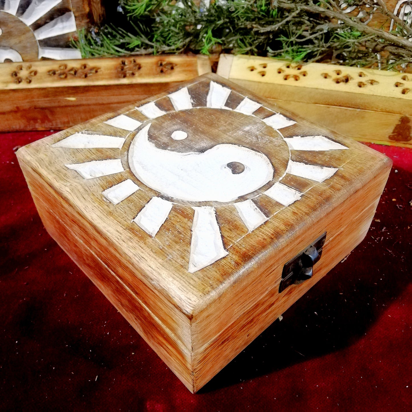 Caja Madera Tallada Ying Yang Mediana