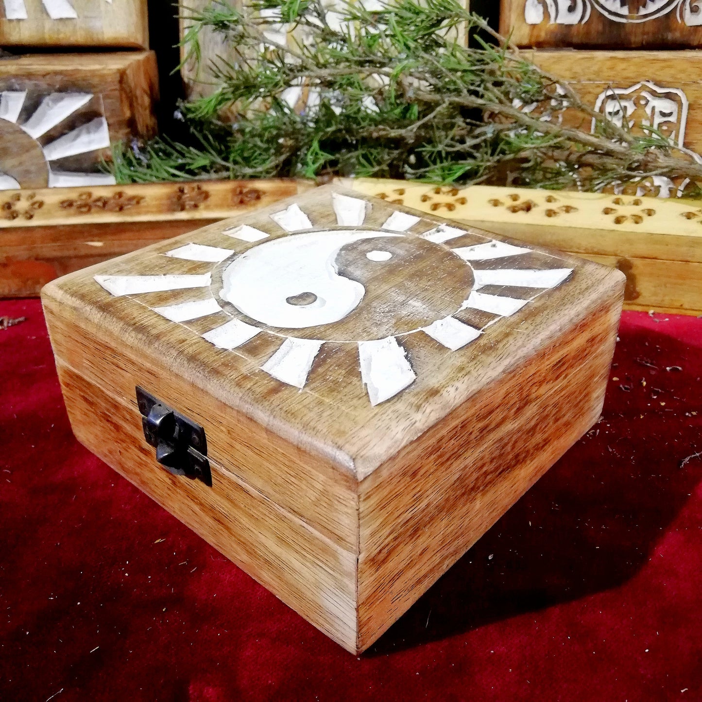 Caja Madera Tallada Ying Yang Mediana