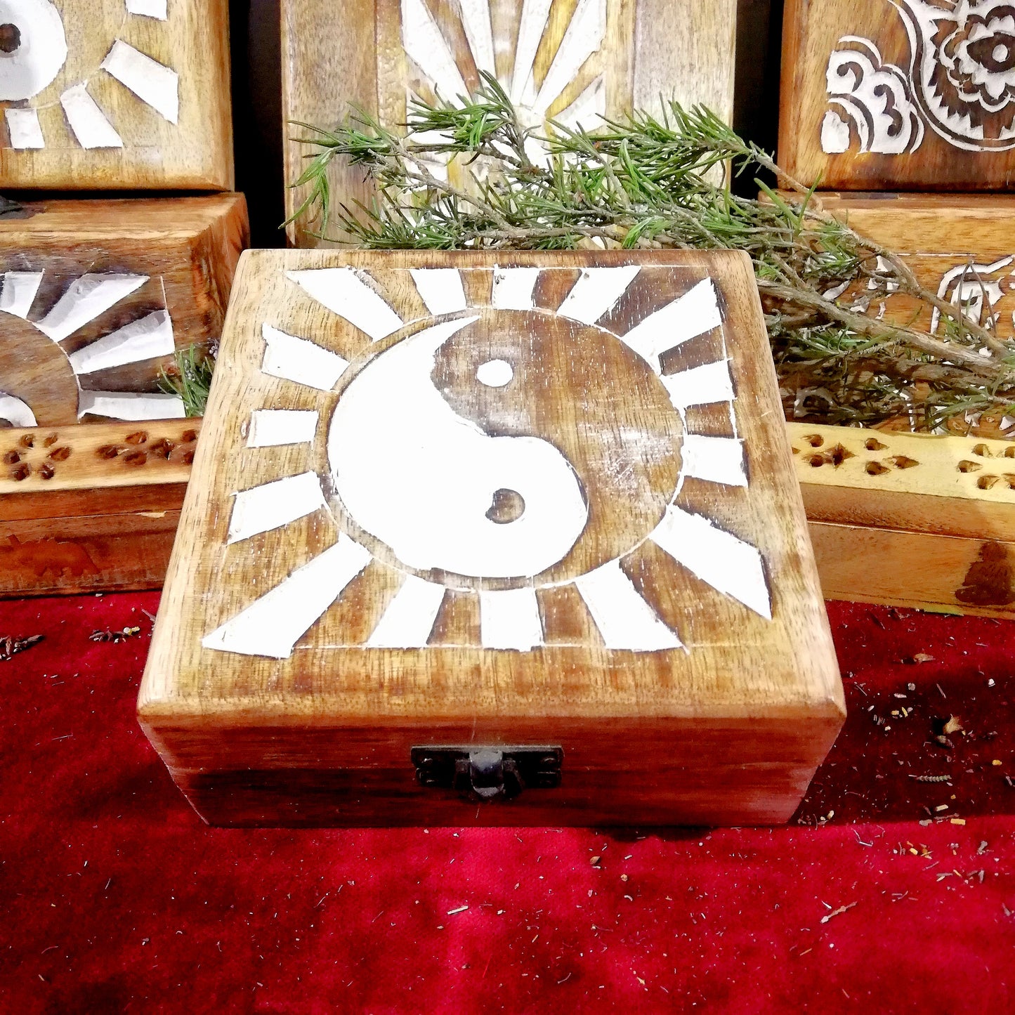 Caja Madera Tallada Ying Yang Mediana