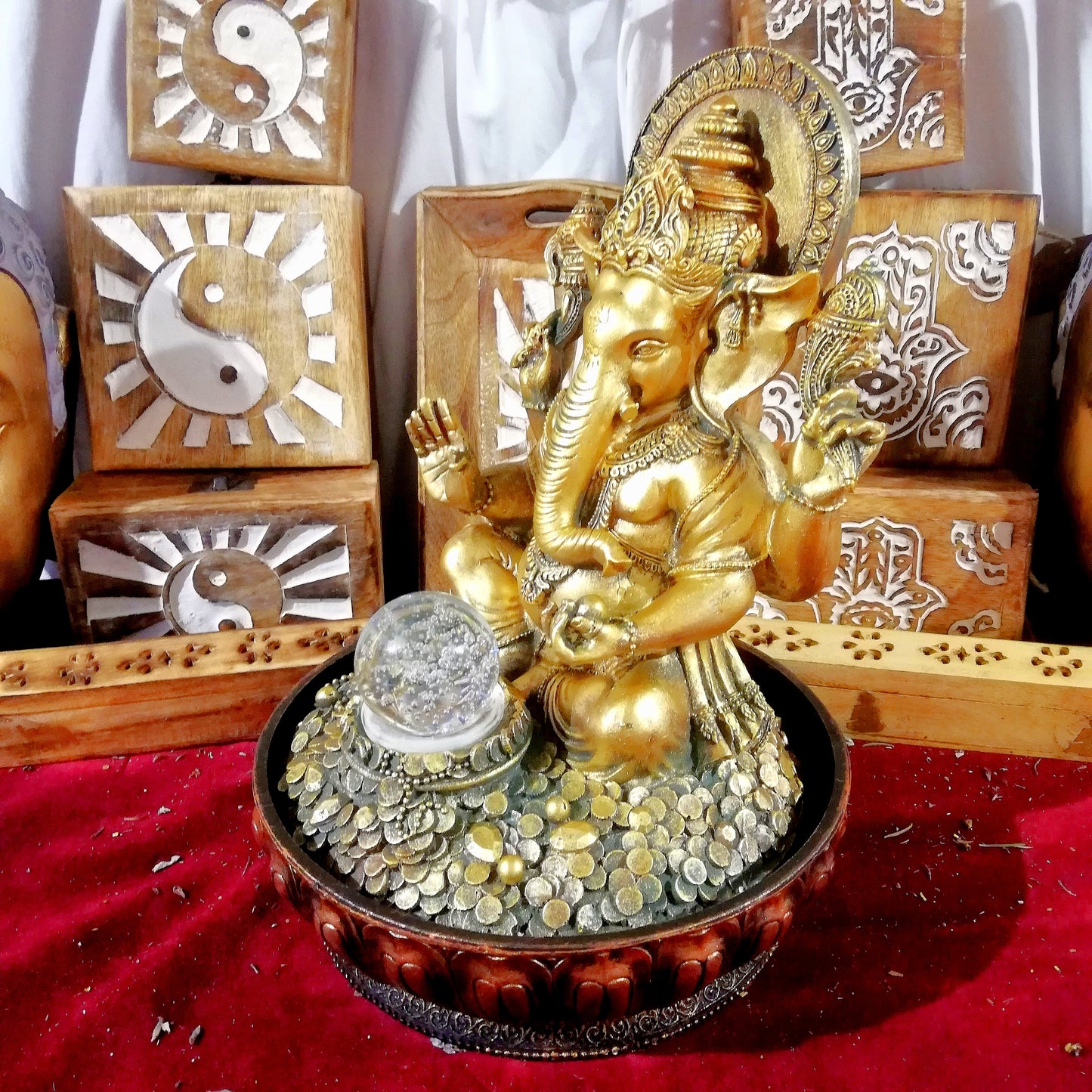 Fuente Ganesha Dorada con Bola