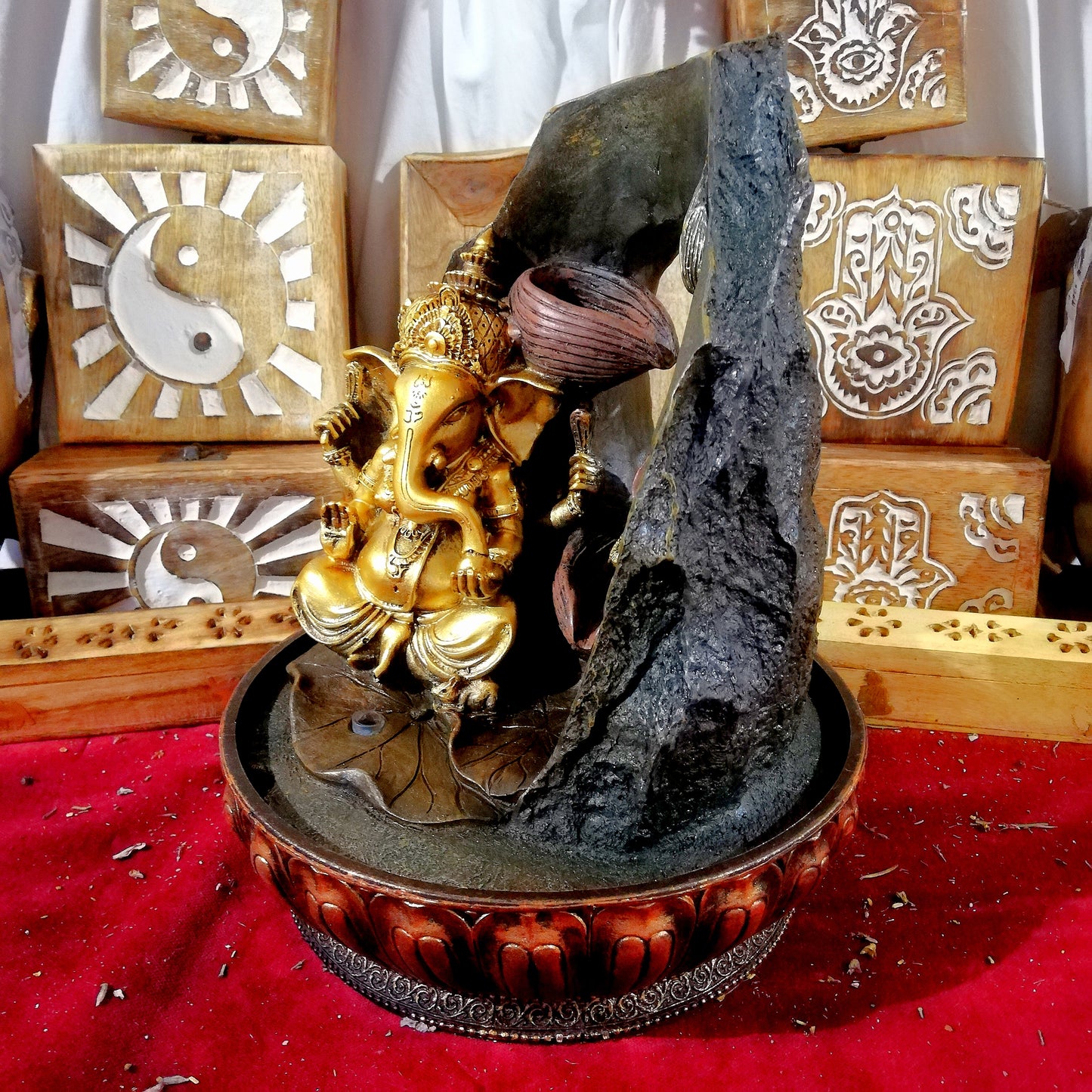 Fuente Ganesha Dorada