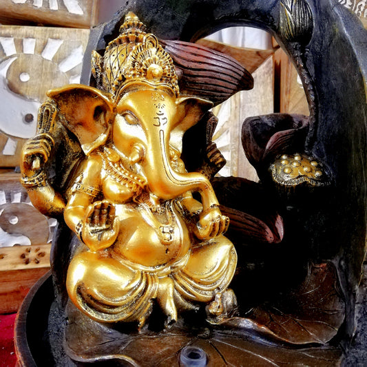 Fuente Ganesha Dorada