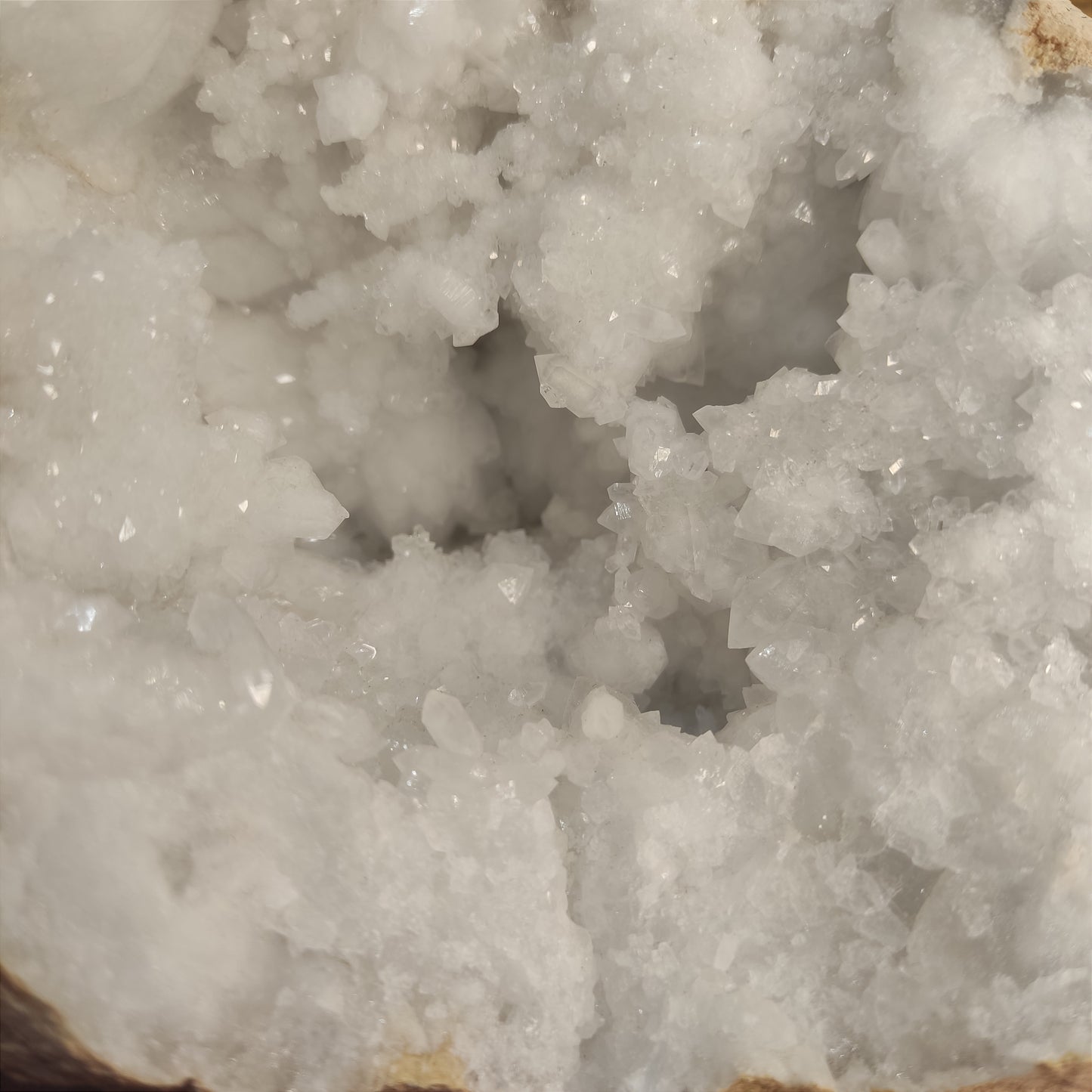 Geoda de Cuarzo Blanco 19 CM