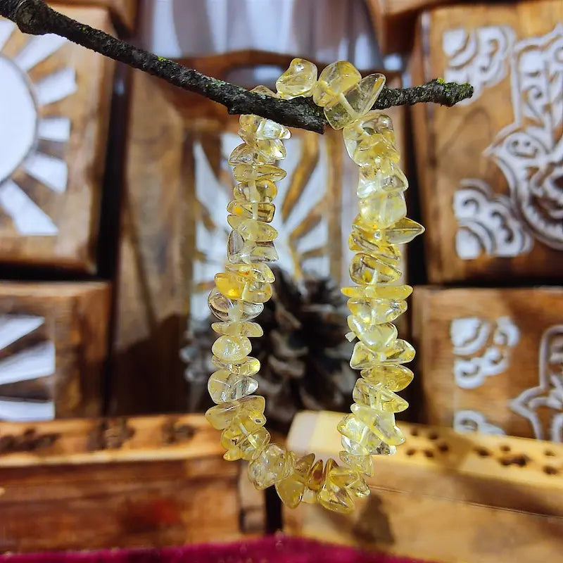 Descubre la luminosa energía del Cuarzo Citrino Natural. Con su cálido color dorado, representa la fuerza solar y el optimismo, siendo ideal para activar nuevos proyectos, potenciar la voluntad, atraer la abundancia y disipar la fatiga con su vibración vital.