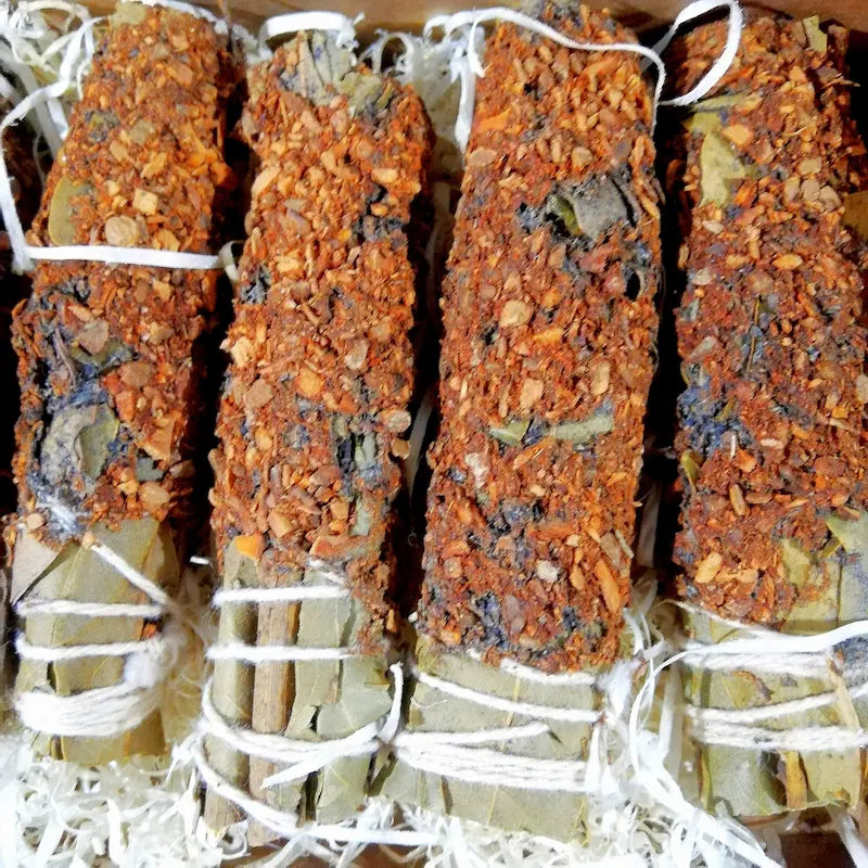 El aroma de Canela y anís es una inyección de calidez, magnetismo y vitalidad para cualquier espacio. Su fragancia dulce, intensa y especiada es famosa en el mundo esotérico por ser uno de los imanes más poderosos para la abundancia. Es la esencia ideal si buscas transformar la vibración de tu hogar o negocio, disipar el estancamiento y envolver el ambiente en una atmósfera sumamente acogedora, festiva y reconfortante