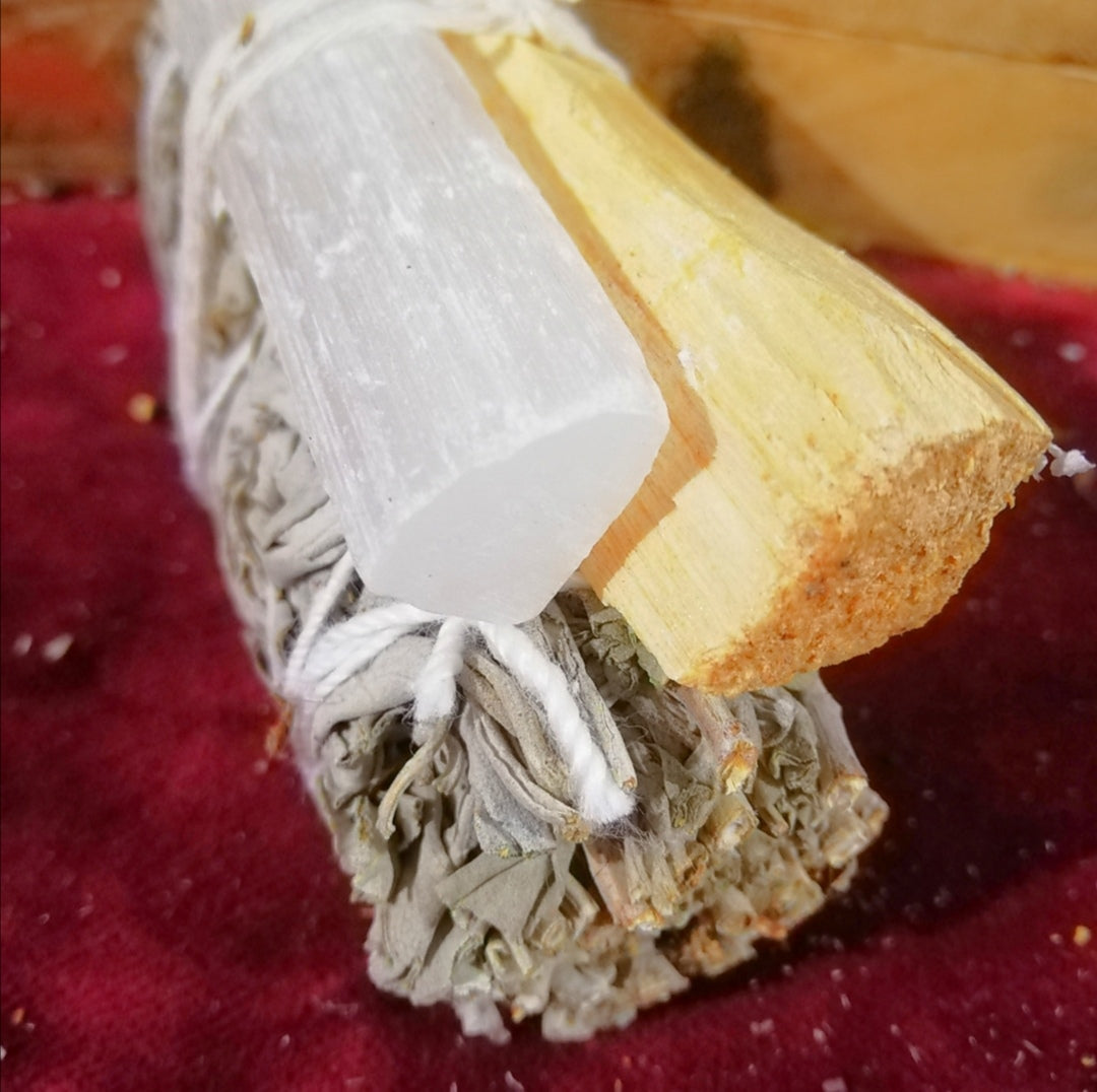 Atado Salvia Blanca, Palo Santo y Selenita