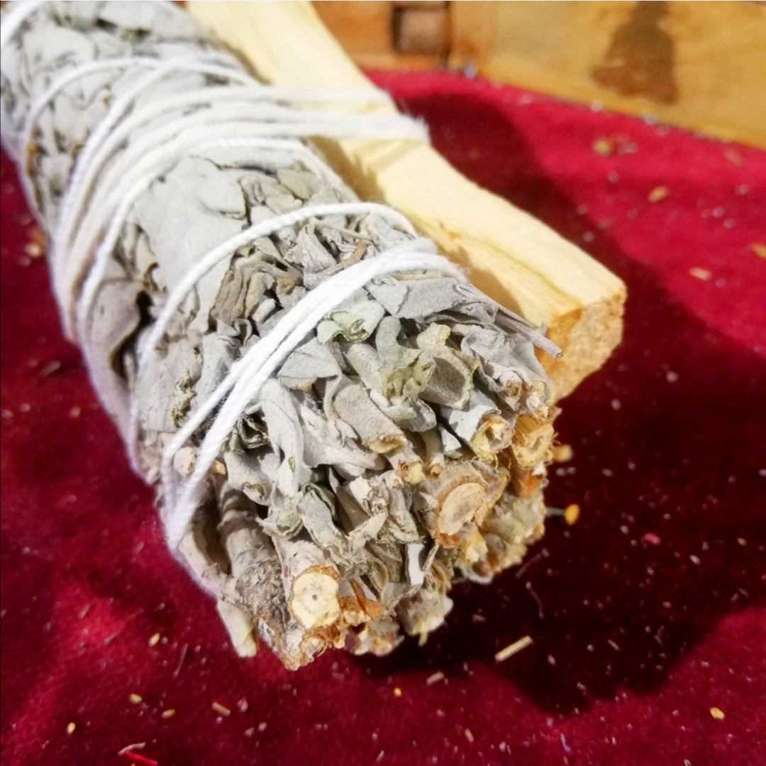 Atado Salvia Blanca, Palo Santo y Selenita