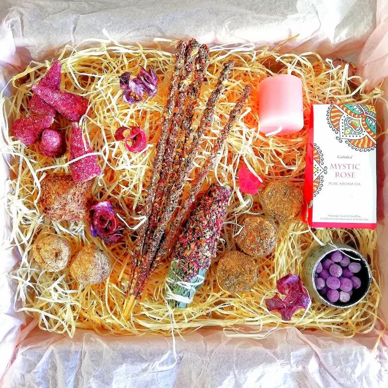 Kit ritual de inciensos con pétalos rosas, ideal para atraer amor, armonía, pasión y bienestar emocional en tu hogar o ritual personal. Con aromas y hierbas naturales, arcania artesania.