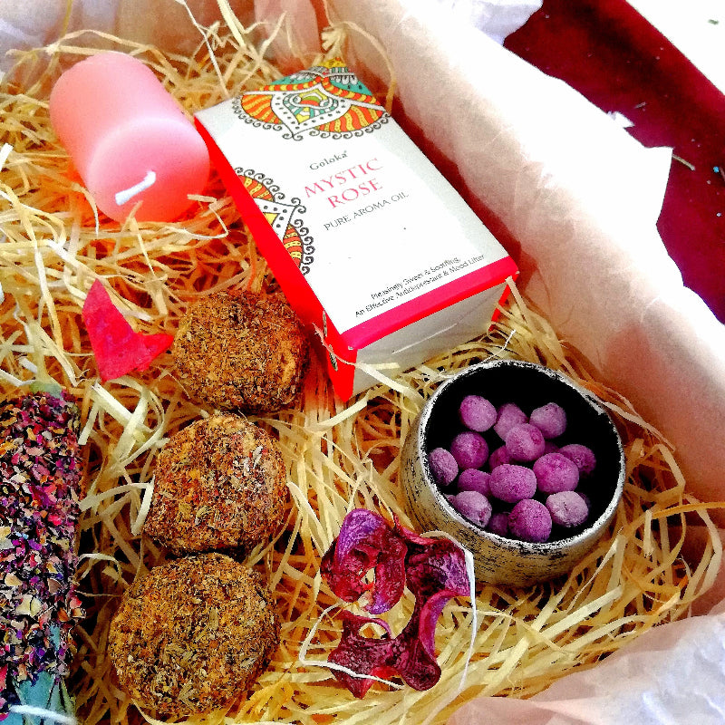 Kit ritual de inciensos con pétalos rosas, ideal para atraer amor, armonía, pasión y bienestar emocional en tu hogar o ritual personal.