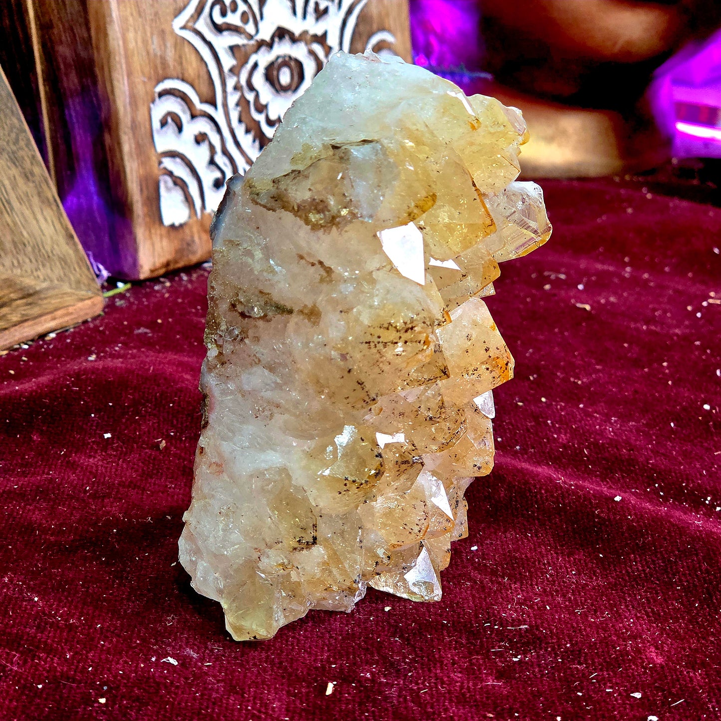 Drusa de Citrino con base 312g – Energía Positiva, Abundancia y Vitalidad