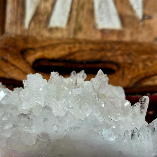 Drusa de Cuarzo Cristal 241g – Amplificador de Energía y Purificación