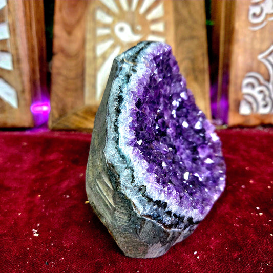 Drusa de Amatista Calidad Extra con base 697g – Calma, Meditación y Equilibrio