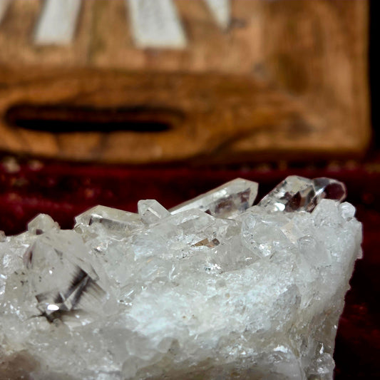 Drusa de Cuarzo Cristal 215g – Amplificador de Energía y Purificación