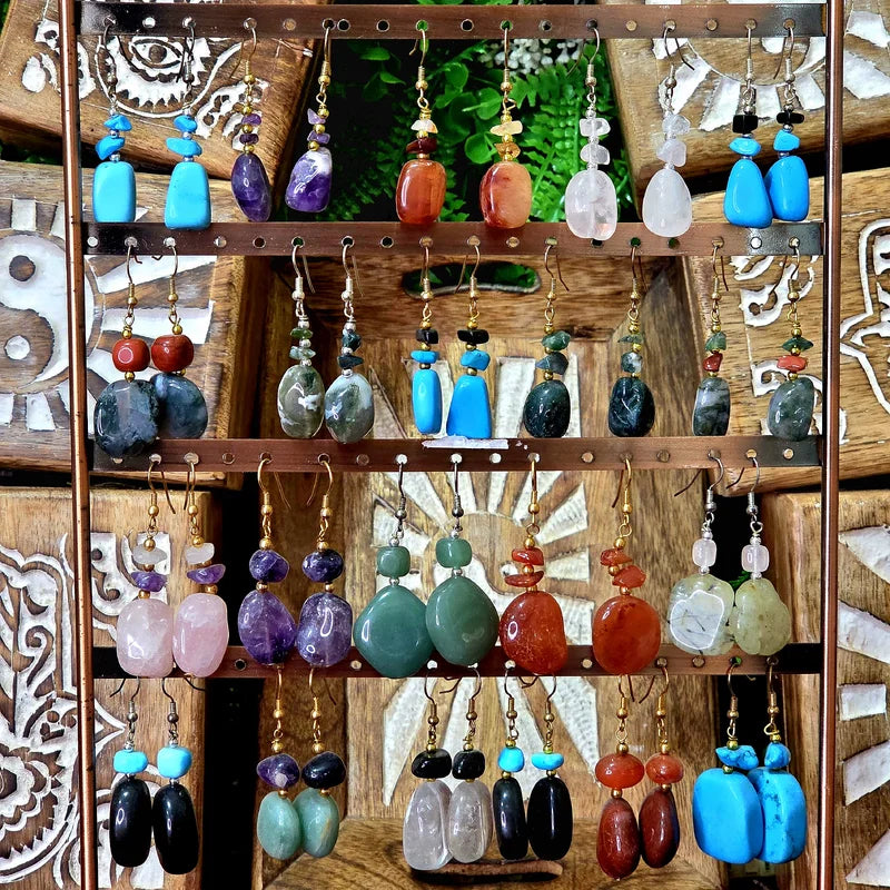 Pendientes de minerales naurales rodados artesanales con acero hipoalergenico arcania artesania