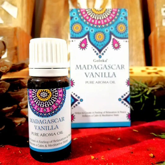 El aroma de Vainilla es una caricia dulce, cálida y reconfortante que abraza los sentidos de inmediato. Famosa en el mundo esotérico por su vibración ligada al afecto y la dulzura, esta fragancia es perfecta para transformar cualquier espacio en un refugio de paz. Su esencia magnética es ideal para elevar la energía del hogar, disipar las tensiones del día y envolver el ambiente en una atmósfera de puro bienestar y disfrute. 