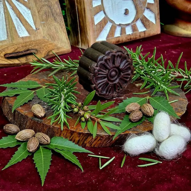 Champu Solido Natural Antipiojos Aceite de Ricino Arbol del te Romero Neem hecho a mano arcania artesania