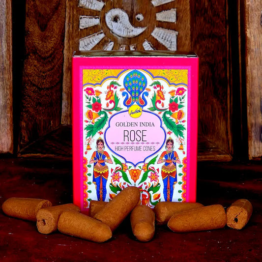 conos de incienso de Rosa es la máxima expresión de la alta vibración, la belleza y la apertura del corazón. Su fragancia floral, dulce y deliciosamente penetrante actúa de inmediato sobre el alma, disipando la melancolía y el cansancio emocional. hecho a mano arcania artesania