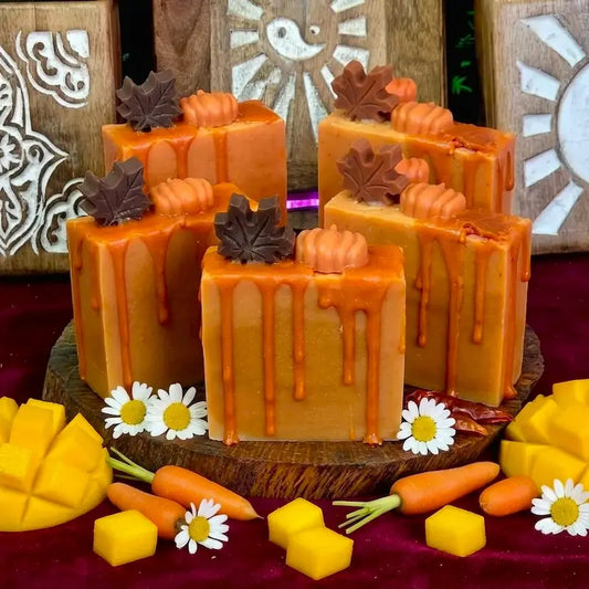 Jabon Natural de Mango hecho a mano en arcania artesania
Beneficios para la piel
Hidrata y nutre en profundidad la piel seca
Aporta una suavidad sedosa y duradera
Limpia suavemente sin resecar ni irritar
Ayuda a retener la humedad natural de la piel
Deja una agradable sensación de confort y bienestar