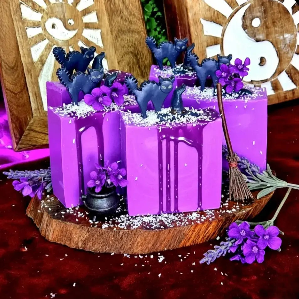 Jabón natural de violetas y aceite de jojoba, calmante, protector, hidratante,  hecho a mano arcania artesania