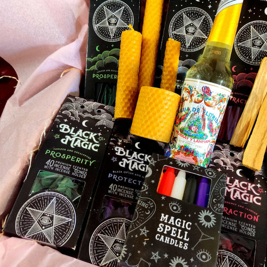 Kit para brujas Maestra del Akelarre: inciensos, velas, hierbas y accesorios completos para rituales avanzados de magia, protección y conexión espiritual.
