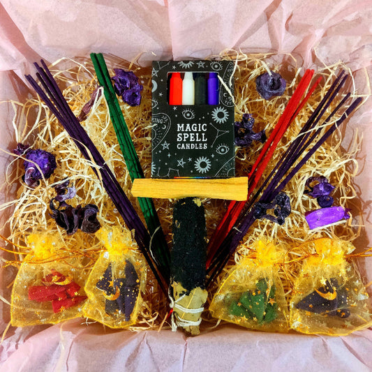 Kit ritual Pequeña Bruja Con inciensos, velas mágicas y palo santo. Para adivinación, protección y energía espiritual. Ideal para rituales y prácticas brujiles.