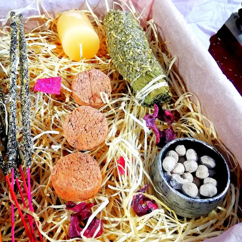 Kit de inciensos completo para limpiar, proteger, atraer energía positiva, equilibrar emociones y renovar tu espacio espiritual. Con aromas y hierbas naturales, arcania artesania.
