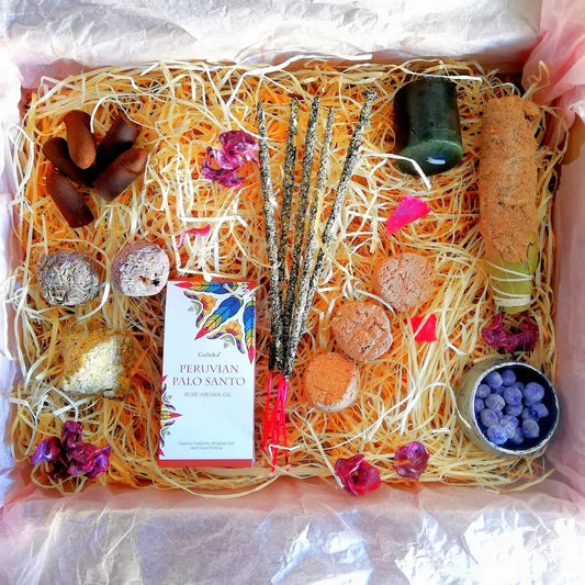 Kit de inciensos para purificar espacios, eliminar energías negativas y renovar la vibración de tu hogar o tu altar de manera efectiva y sencilla. Con aromas y hierbas naturales, arcania artesania.