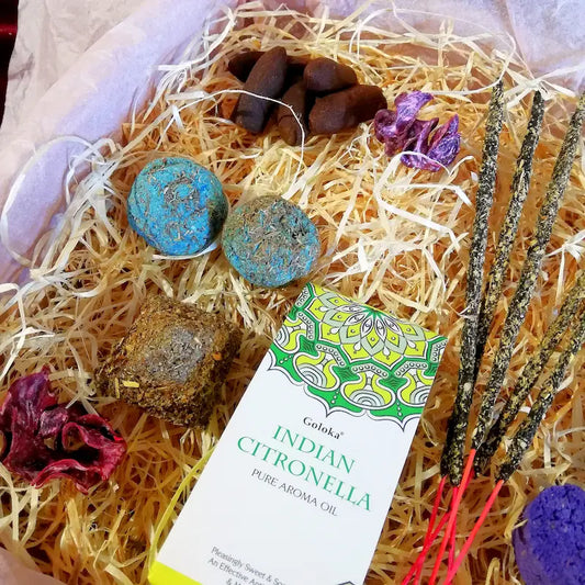 Kit ritual de inciensos para elevar tu energía, meditar, conectar con tu intuición y fortalecer la conexión espiritual en tu hogar o ritual personal. Con aromas y hierbas naturales, arcania artesania.
