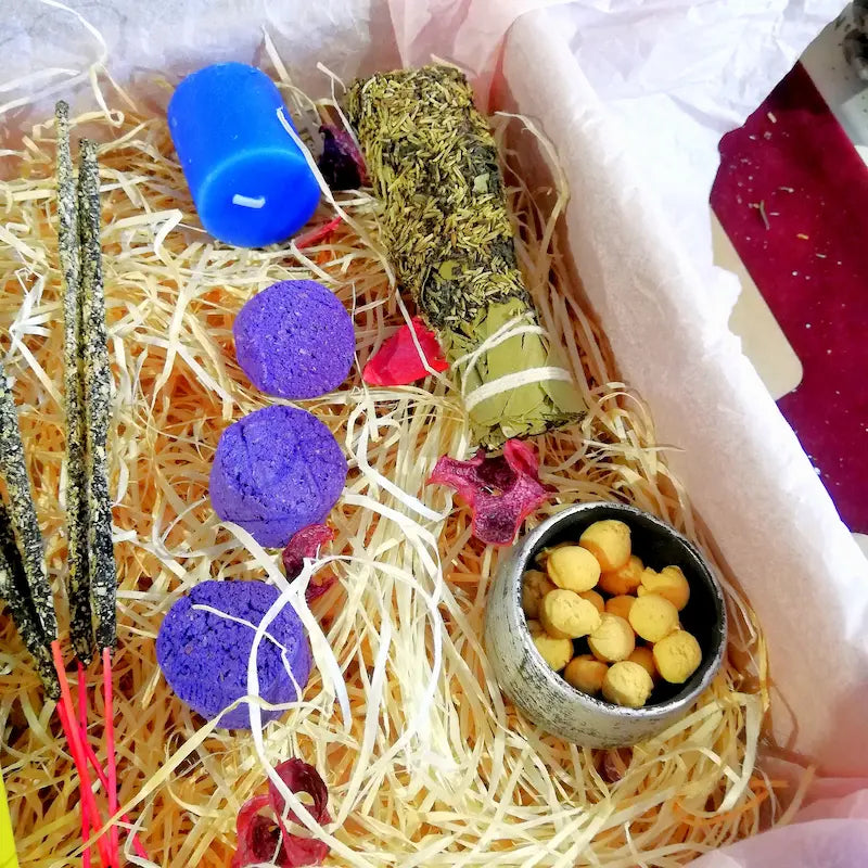 Kit ritual de inciensos para elevar tu energía, meditar, conectar con tu intuición y fortalecer la conexión espiritual en tu hogar o ritual personal. Con aromas y hierbas naturales, arcania artesania.