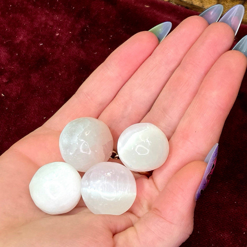 Rodado de Selenita – Piedra de Limpieza Energética y Paz Interior