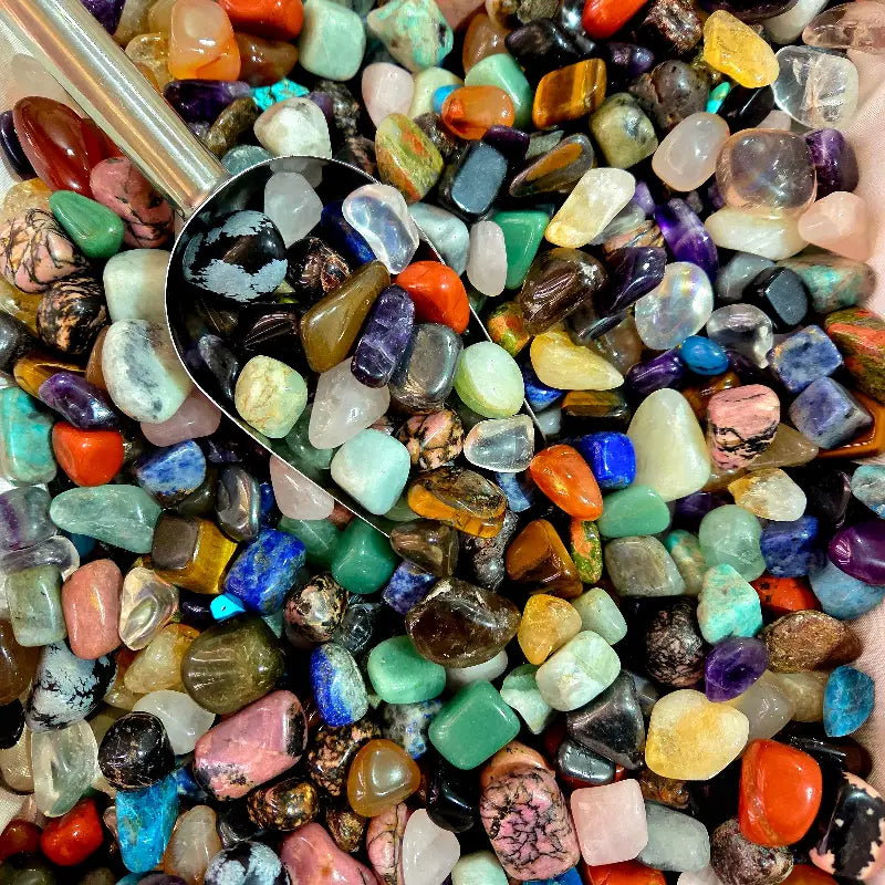 confeti de cristales y minerales energeticos saquito con 200 gramos de minerales naturales arcania artesania