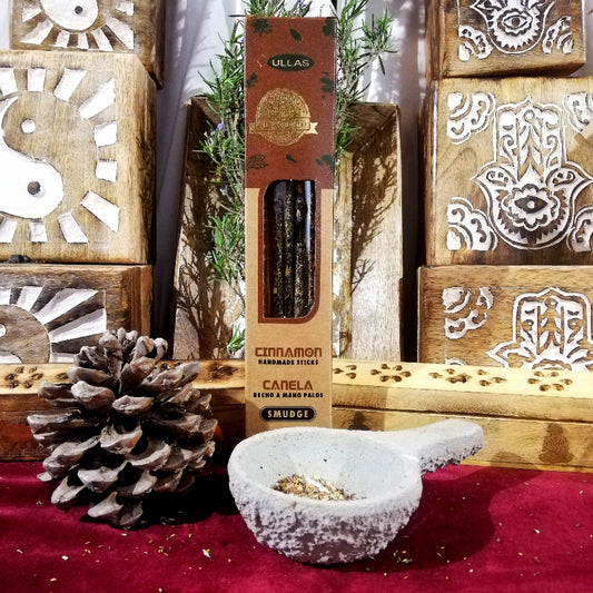 Incienso natural de canela aroma cálido, dulce y revitalizante para atraer prosperidad, fortalecer vínculos, elevar la energía y crear un ambiente cálido y relajante.