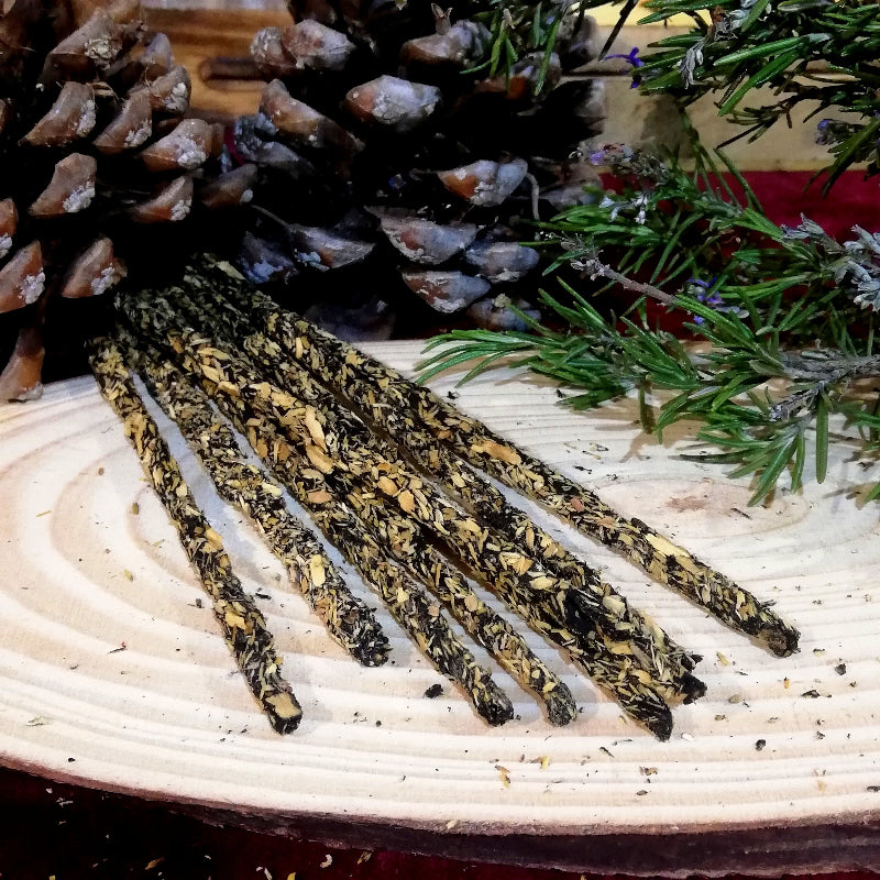 Incienso natural de canela aroma cálido, dulce y revitalizante para atraer prosperidad, fortalecer vínculos, elevar la energía y crear un ambiente cálido y relajante.