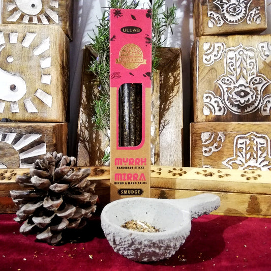 Incienso Mirra aroma cálido, amaderado y ligeramente dulce que armoniza, protege y purifica energías, promoviendo relajación, sanación y concentración.