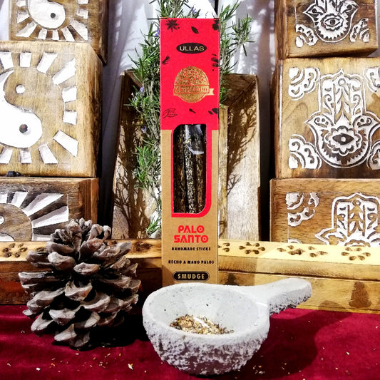 Incienso natural Palo Santo aroma cálido, dulce y amaderado que purifica energías, promueve sanación y equilibrio. Aroma sagrado ideal para rituales, meditación.