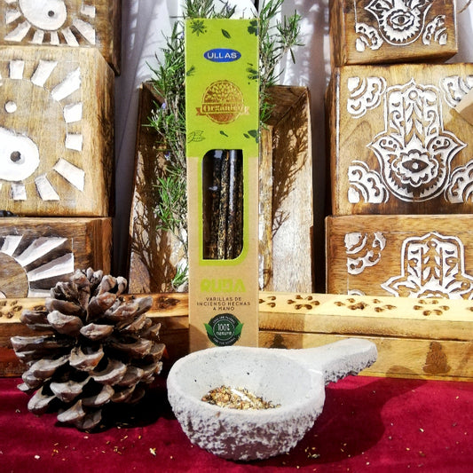 Incienso Ruda aroma fresco y penetrante que protege, purifica y limpia energías negativas. Aroma natural ideal para rituales, meditación y espacios de bienestar