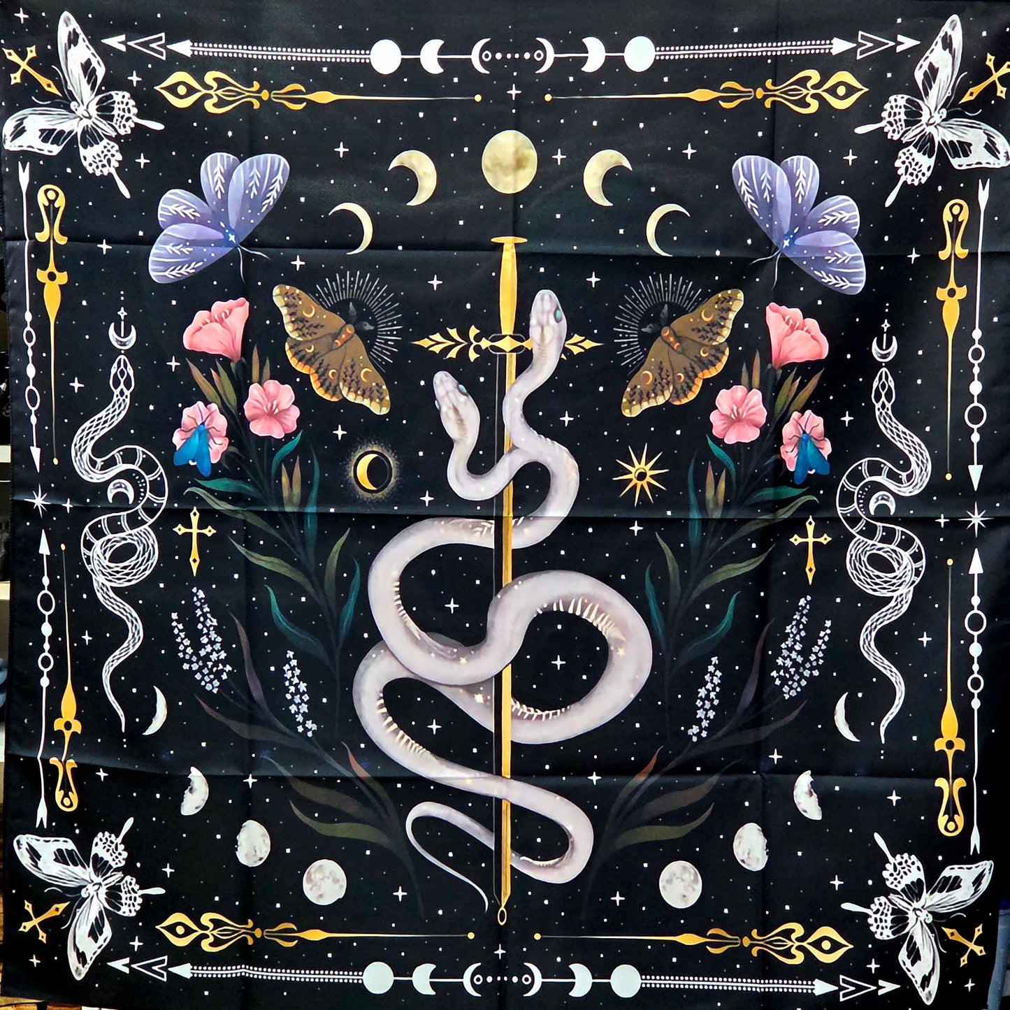Mantel Tarot Serpientes con Espada