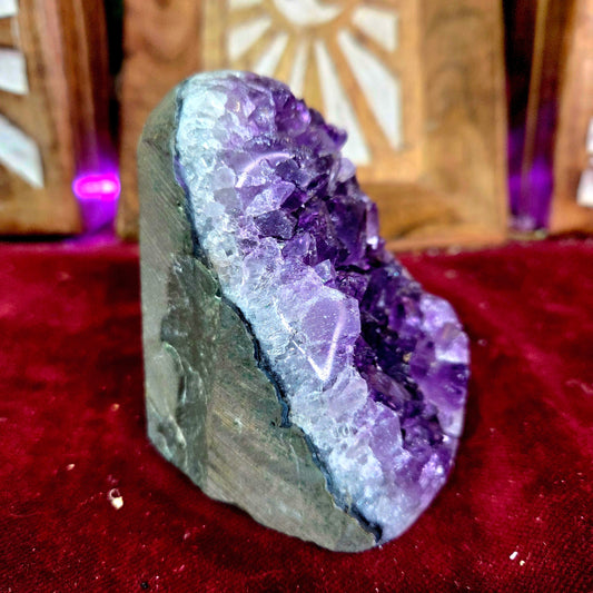 Drusa de Amatista Calidad Extra con base 566g – Calma, Meditación y Equilibrio