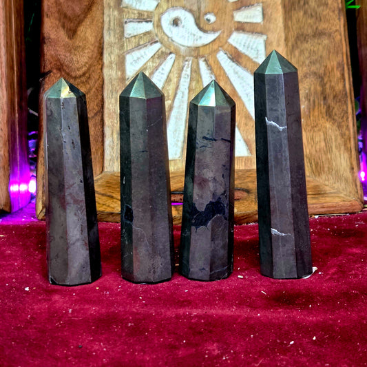 Punta de Pirita 100/130g – Piedra de la Abundancia, Energía y Protección