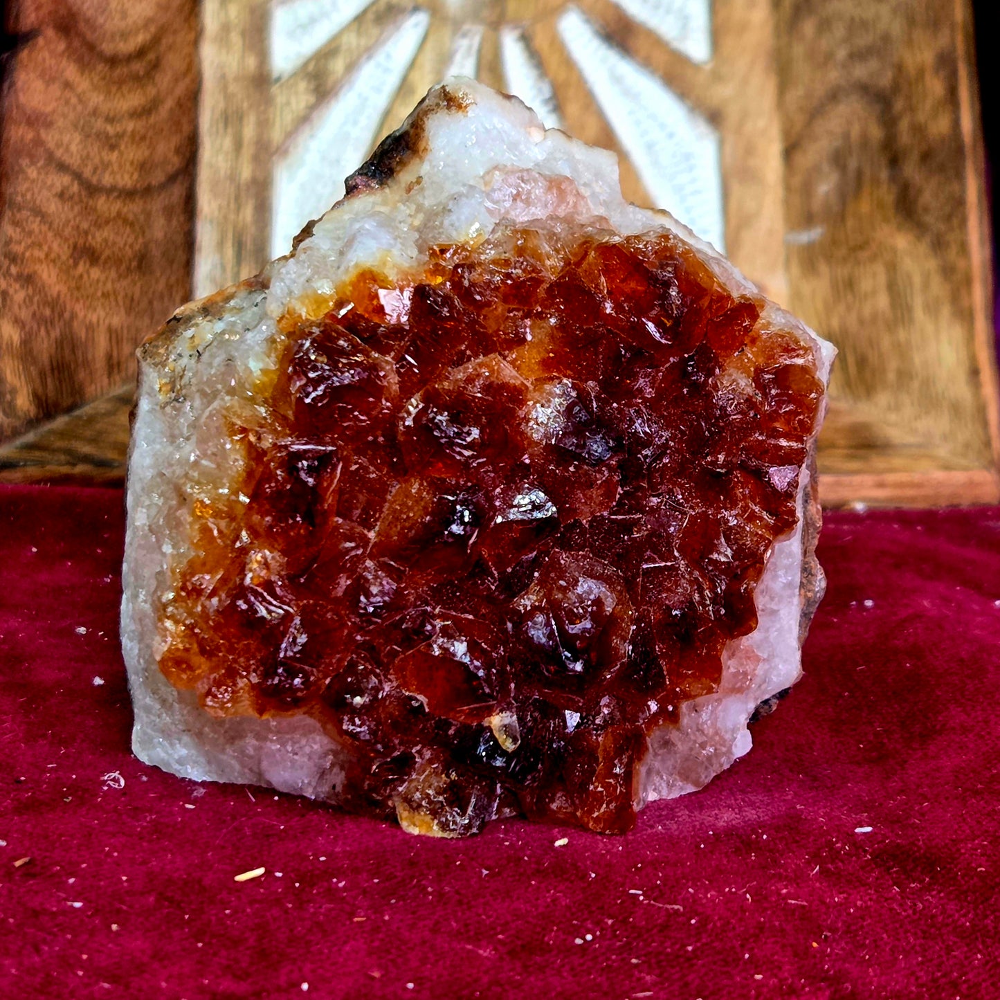 Drusa de Citrino con base 319g – Energía Positiva, Abundancia y Vitalidad