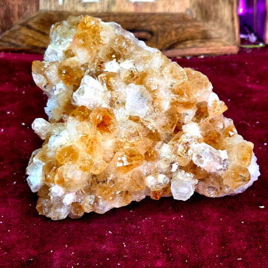 Drusa de Citrino con base 440g – Energía Positiva, Abundancia y Vitalidad