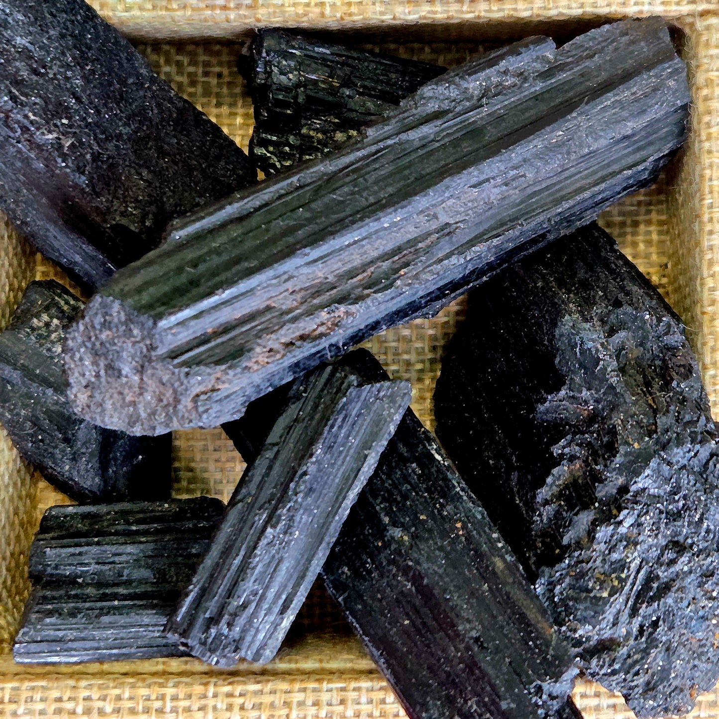 Rodado de Turmalina Negra Bruto – Protectora contra Energías Negativas