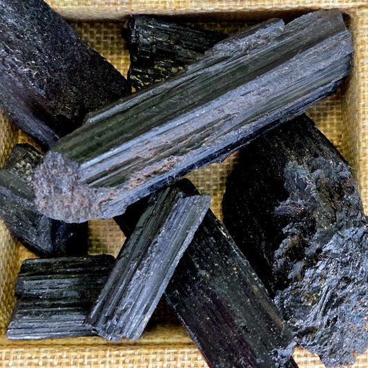 Rodado de Turmalina Negra Bruto – Protectora contra Energías Negativas