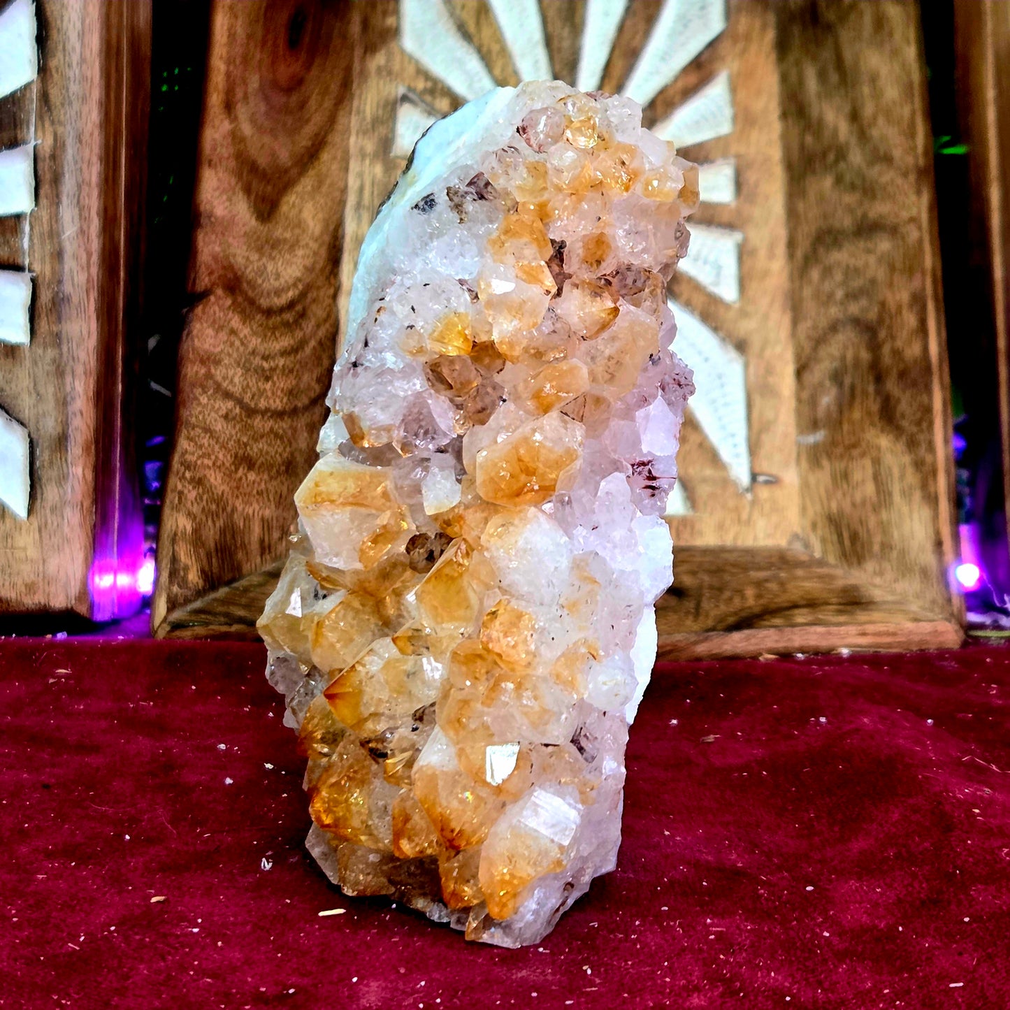 Drusa de Citrino con base 402g – Energía Positiva, Abundancia y Vitalidad