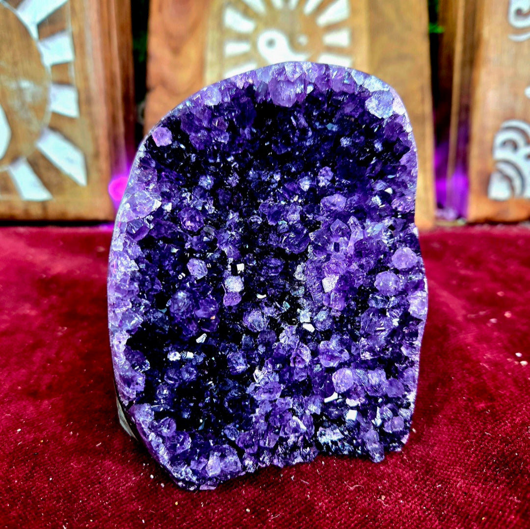 Drusa de Amatista Calidad Extra con base 770g – Calma, Meditación y Equilibrio