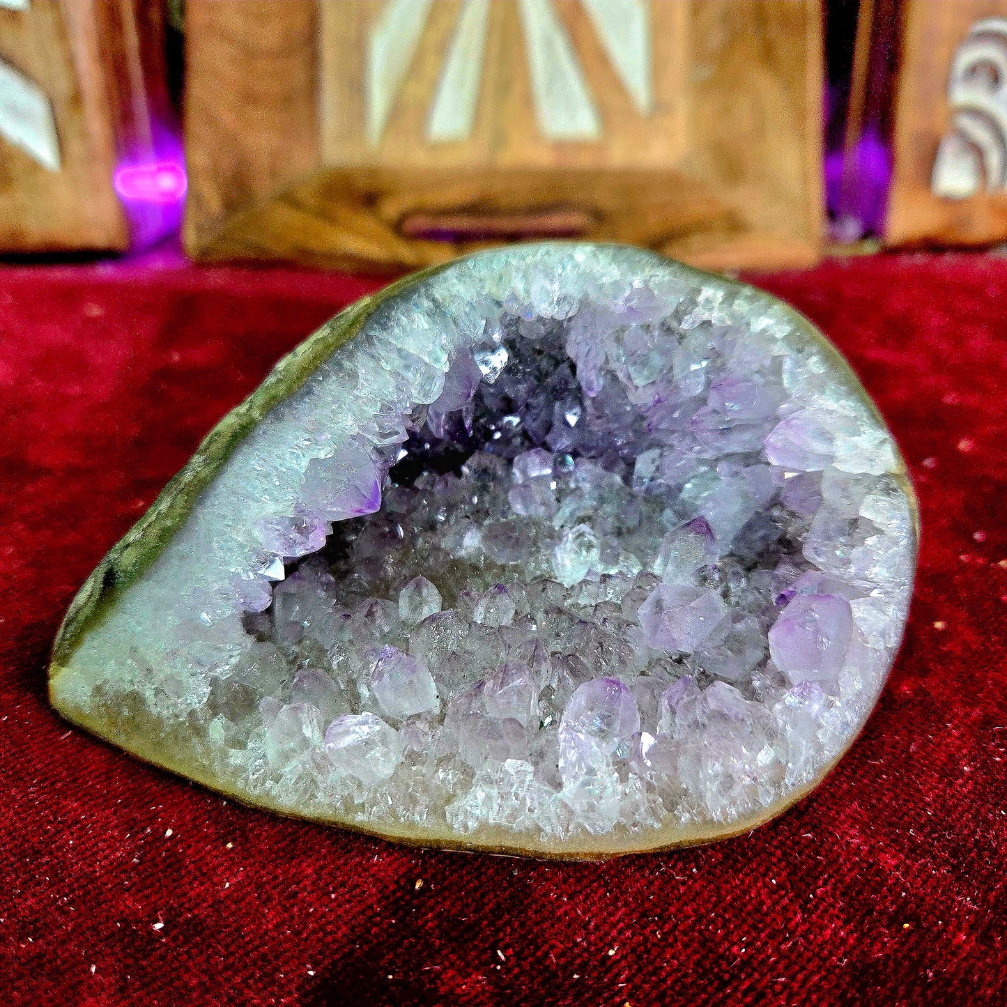 Geoda de Amatista 320g – Calma, Meditación y Equilibrio