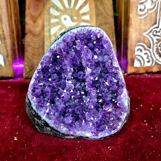 Drusa de Amatista Calidad Extra con base 697g – Calma, Meditación y Equilibrio