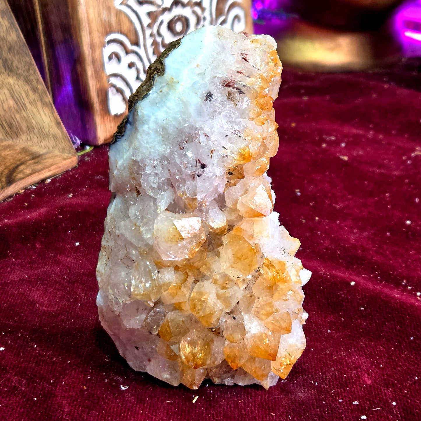 Drusa de Citrino con base 402g – Energía Positiva, Abundancia y Vitalidad