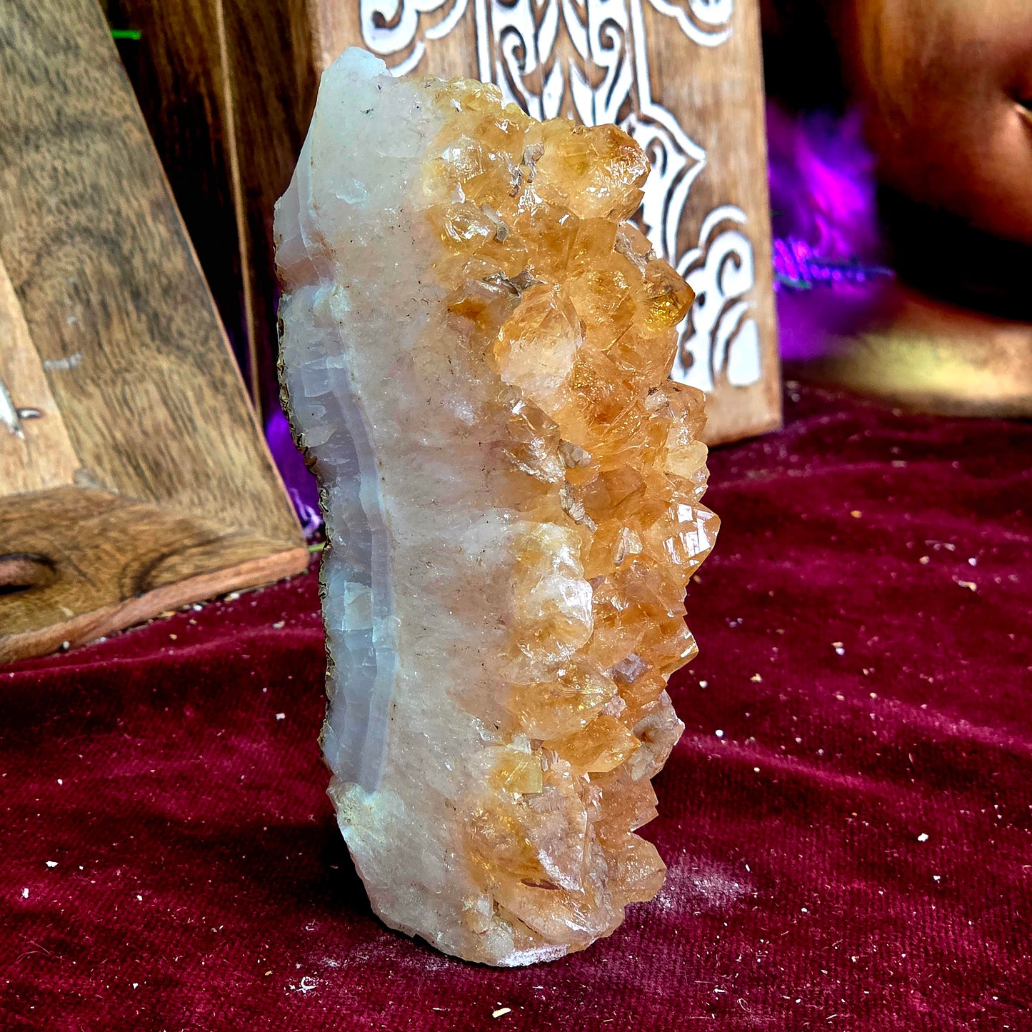 Drusa de Citrino con base 444g – Energía Positiva, Abundancia y Vitalidad