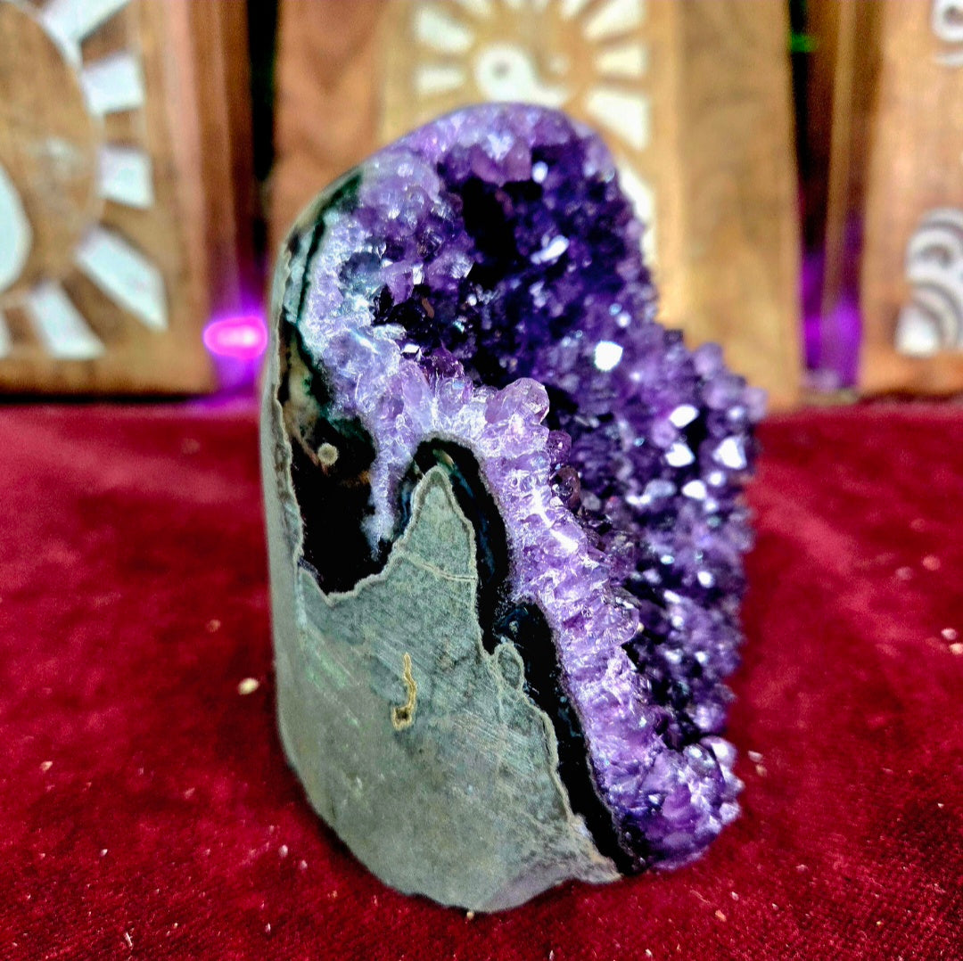 Drusa de Amatista Calidad Extra con base 770g – Calma, Meditación y Equilibrio